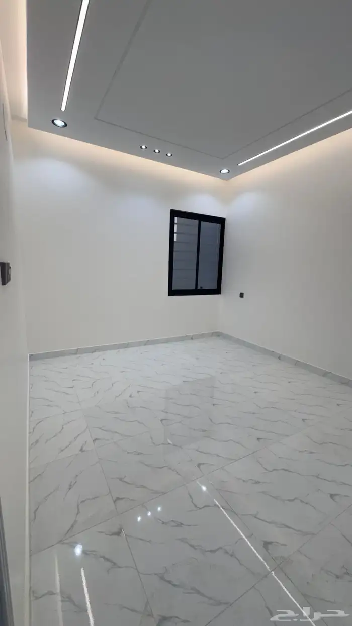 للبيع شقق ارضيه من 550 الف وارواف علوىه من 650 الف بالخميس 35