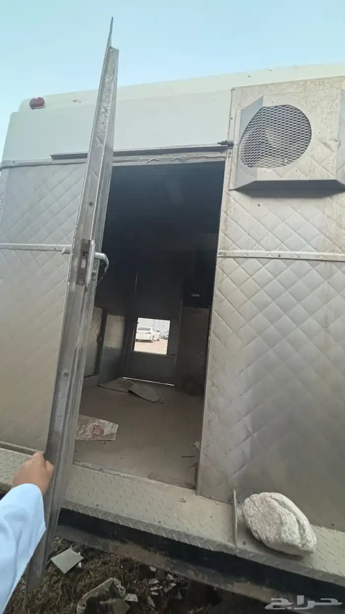 فود ترك أو مطبخ متنقل أو غرفة سحب 23