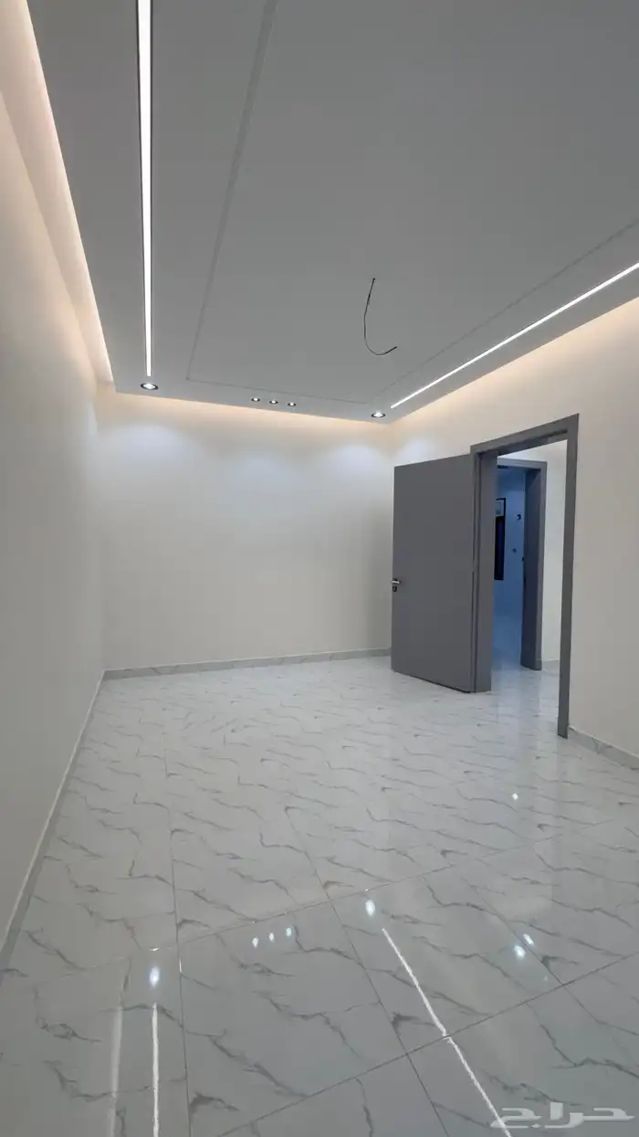 للبيع شقق ارضيه من 550 الف وارواف علوىه من 650 الف بالخميس 5