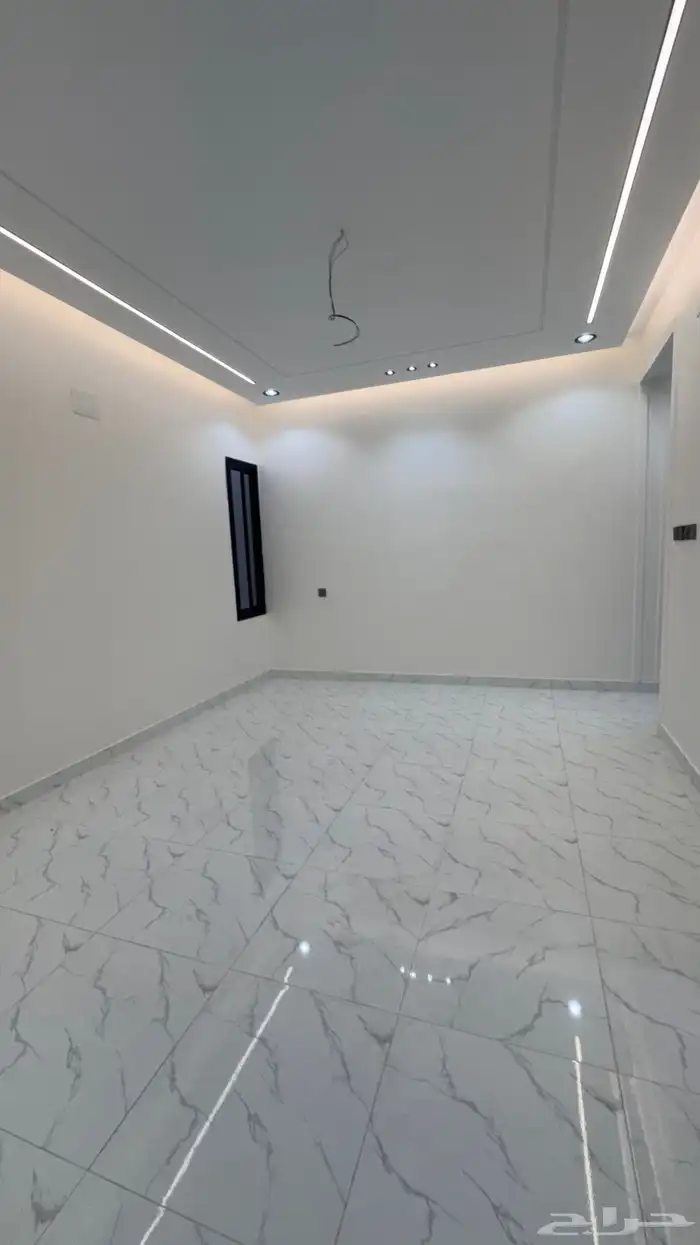 للبيع شقق ارضيه من 550 الف وارواف علوىه من 650 الف بالخميس 25
