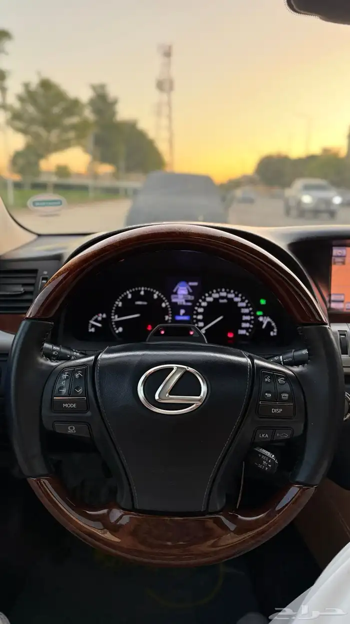 لكزس LS460L (2014) 11