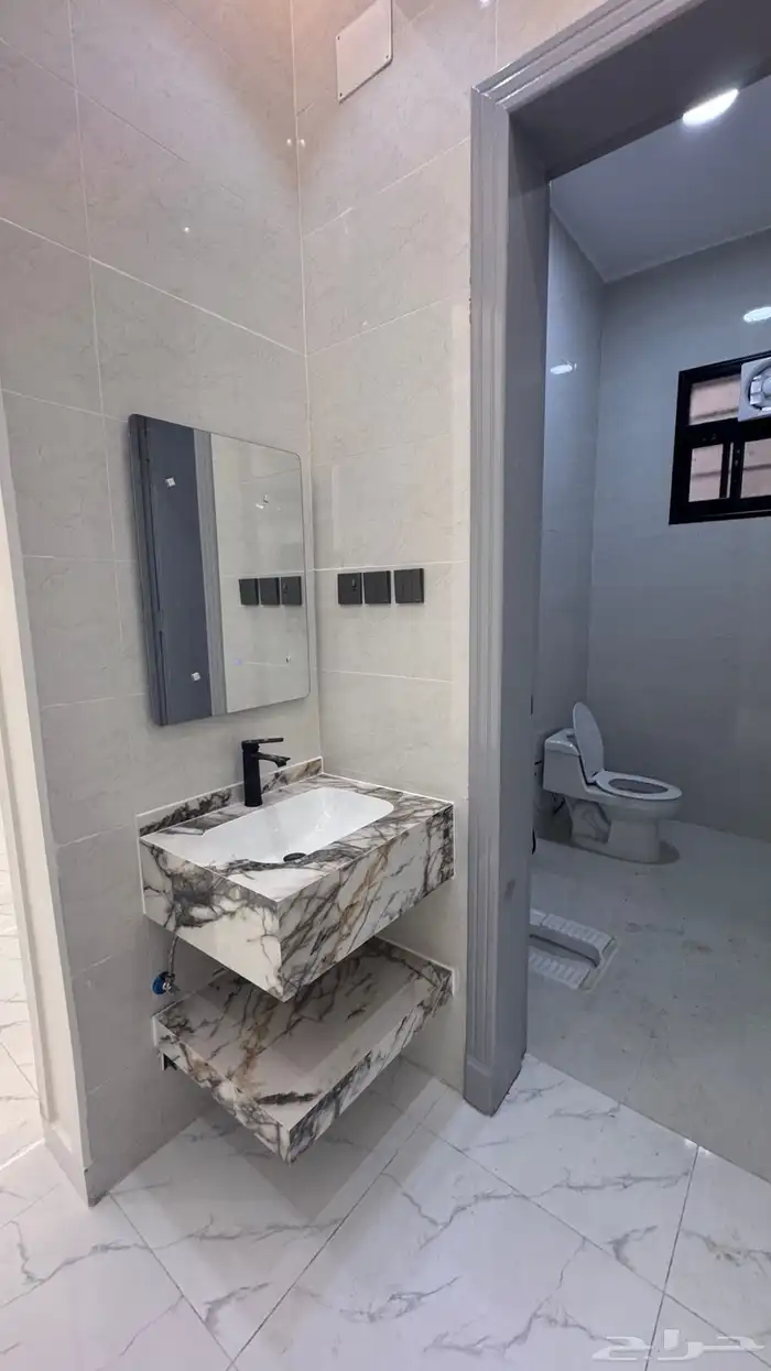 للبيع شقق ارضيه من 550 الف وارواف علوىه من 650 الف بالخميس 34