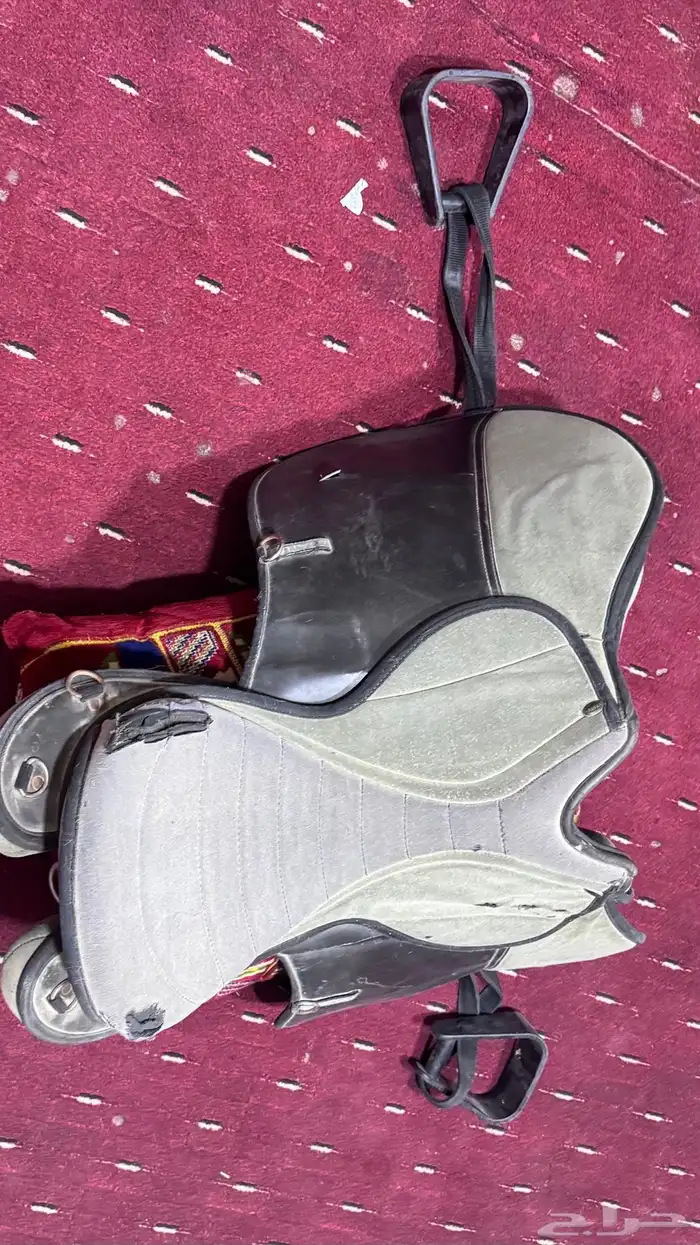 سرج خيل مع جميع أغراضه 1