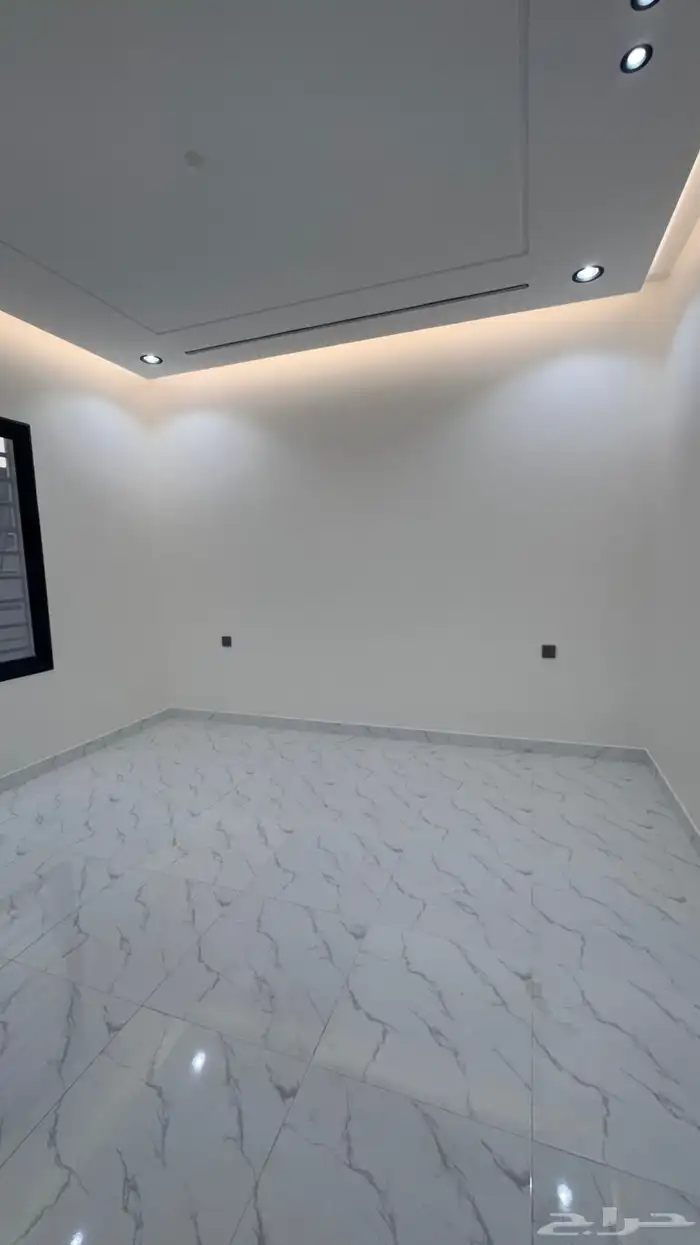 للبيع شقق ارضيه من 550 الف وارواف علوىه من 650 الف بالخميس 42