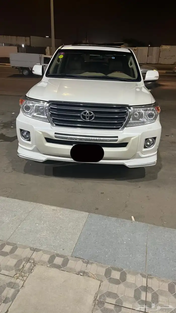 للبيع تويوتا لاندكروزر GXR3 V8 موديل 2014 ممشى قليل 0
