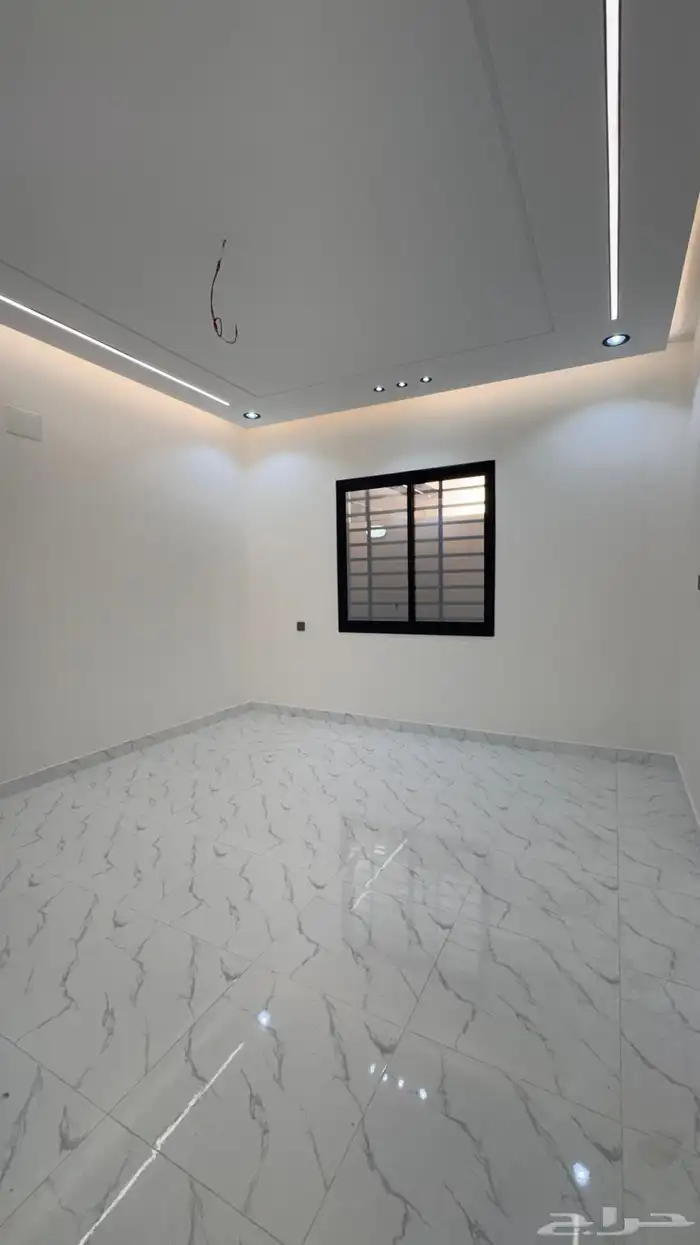 للبيع شقق ارضيه من 550 الف وارواف علوىه من 650 الف بالخميس 9