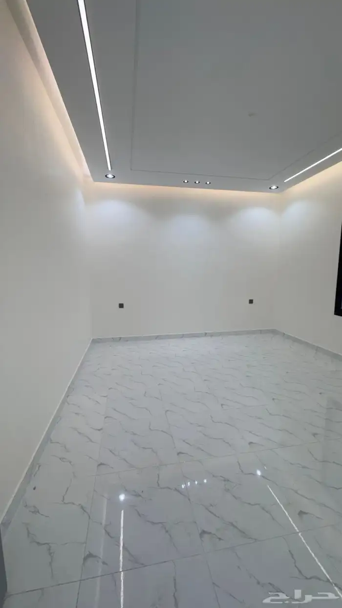 للبيع شقق ارضيه من 550 الف وارواف علوىه من 650 الف بالخميس 41