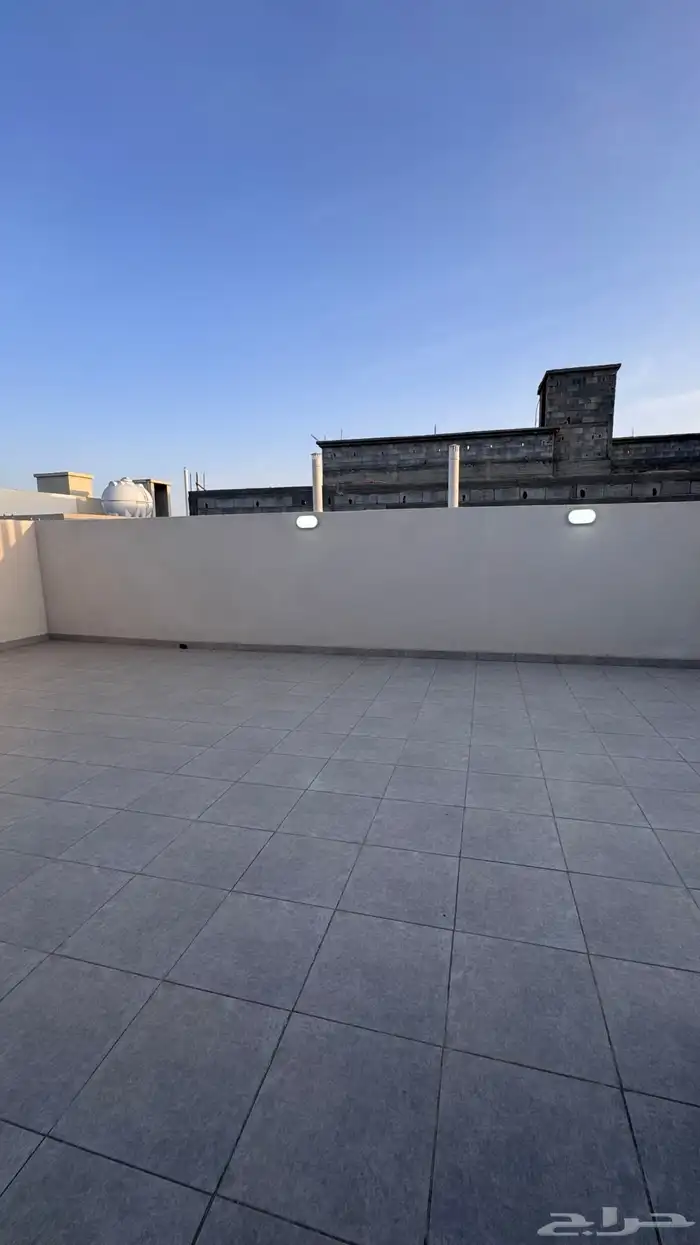 للبيع شقق ارضيه من 550 الف وارواف علوىه من 650 الف بالخميس 43
