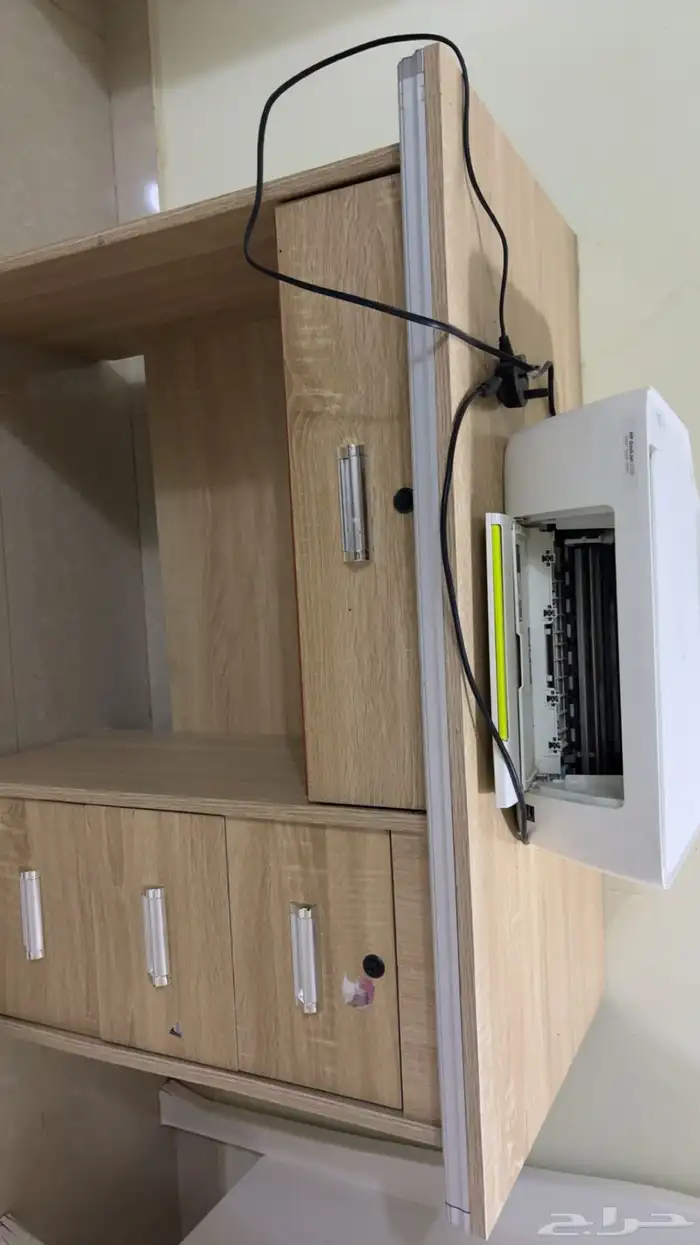 طابعه مع مكتبها 4