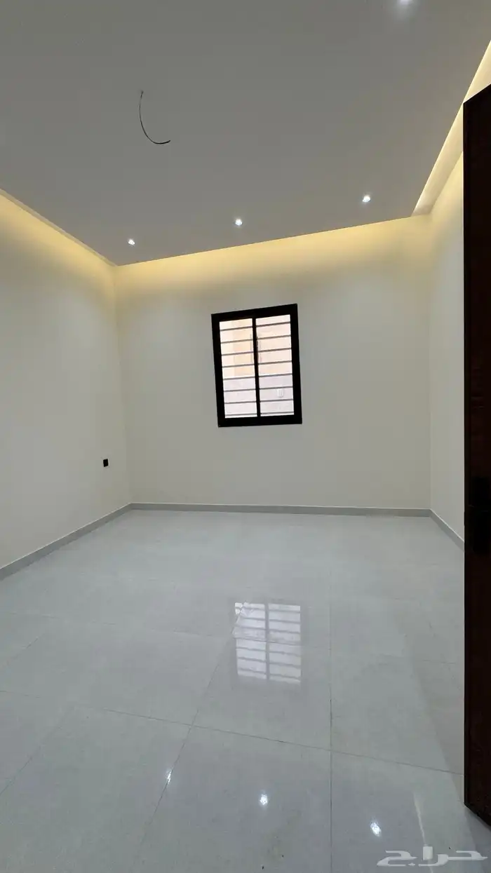 للبيع دور مستقل على ارض كامله حى دره الخميس 5