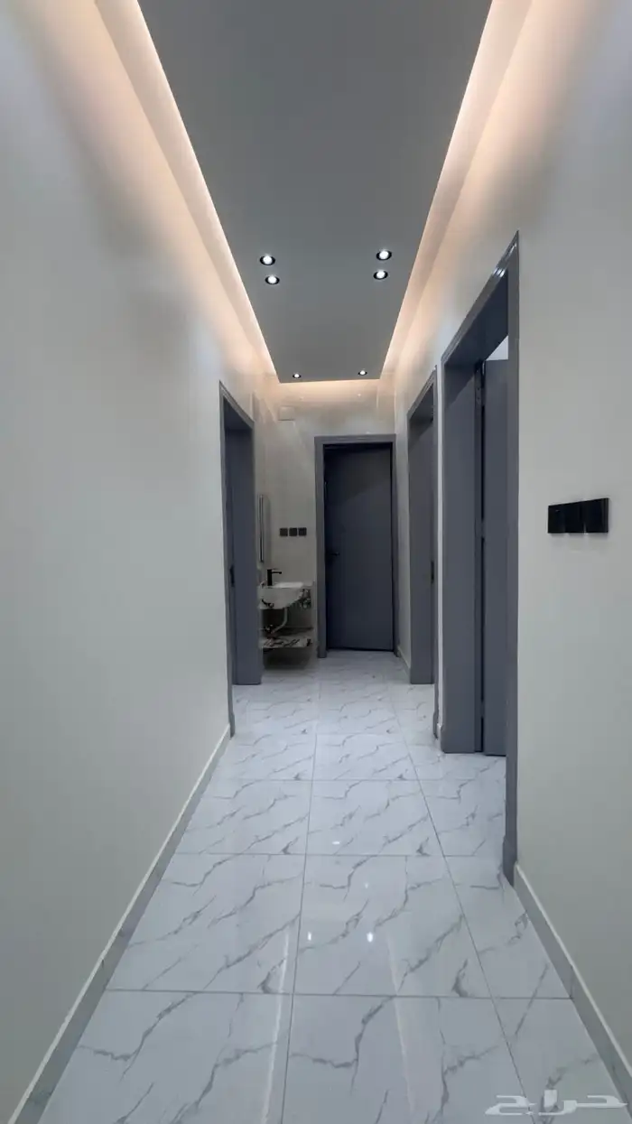 للبيع شقق ارضيه من 550 الف وارواف علوىه من 650 الف بالخميس 29