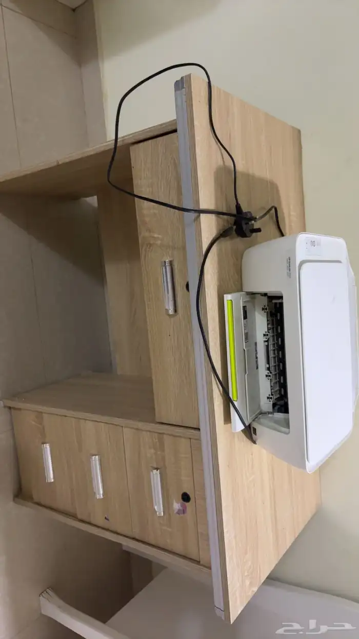طابعه مع مكتبها 0