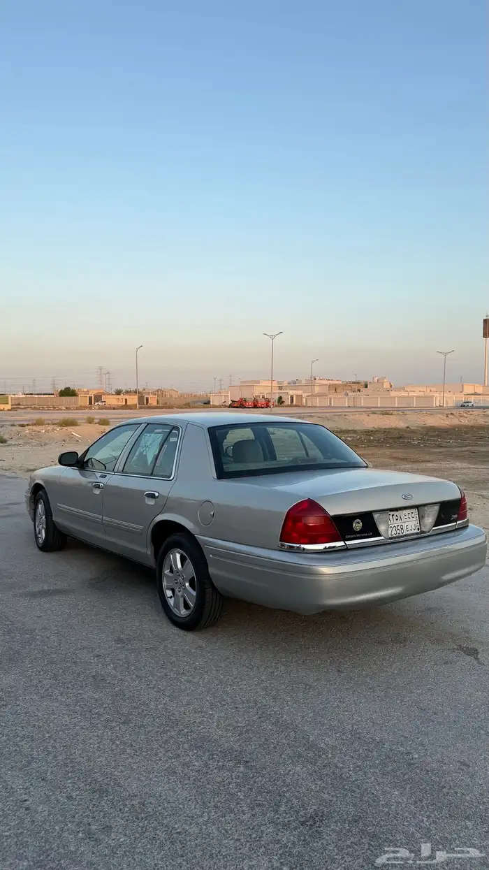 فورد فكتوريا 2011 1