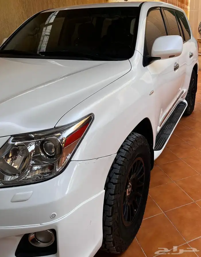 جيب لكزس سعودي فل كامل LX570 2011 2
