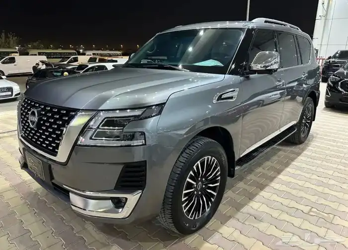 نيسان باترول بلاتينيوم موديل 2023 فل كامل نضيف جدا 2