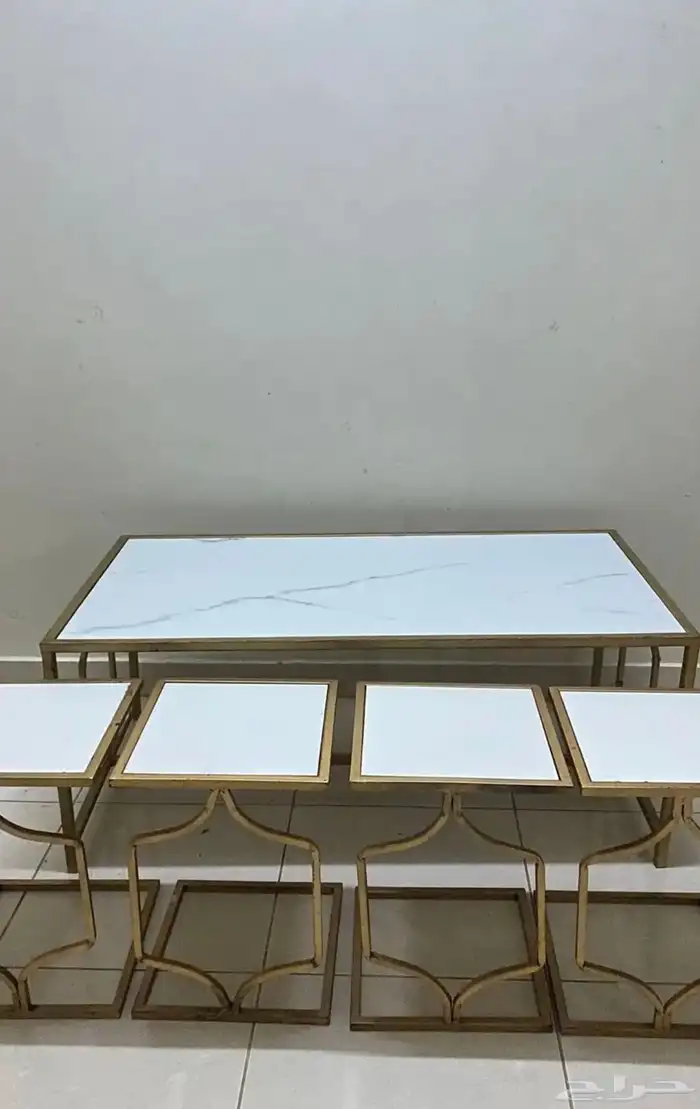 طاولة مع طاوله 4 طاوله خدمه 0