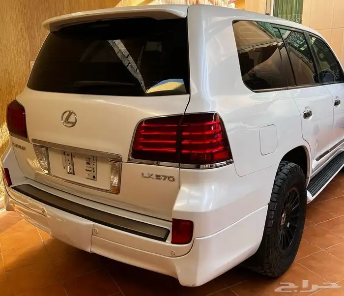 جيب لكزس سعودي فل كامل LX570 2011 3