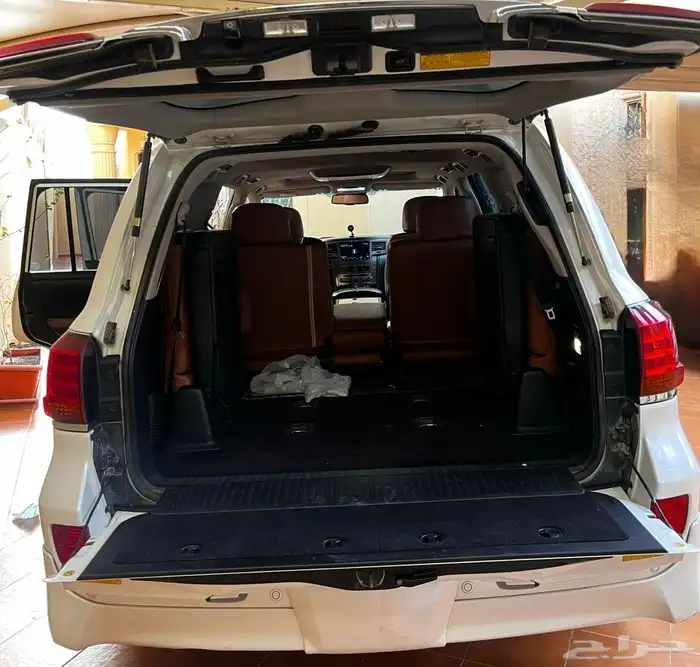 جيب لكزس سعودي فل كامل LX570 2011 9