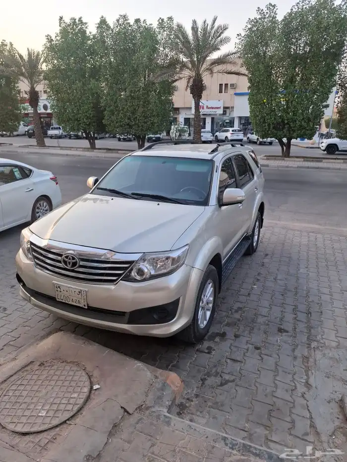 Fortuner car 4 cylinder 1