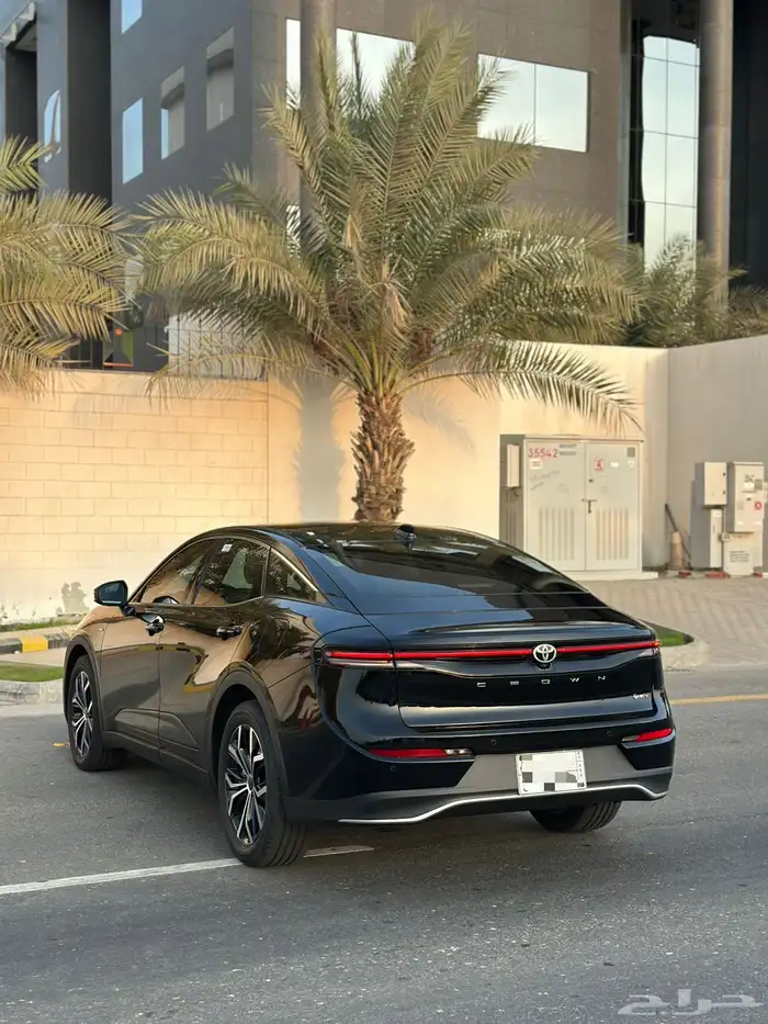 تويوتا كراون بريميوم 2025 شبه جديدة 10