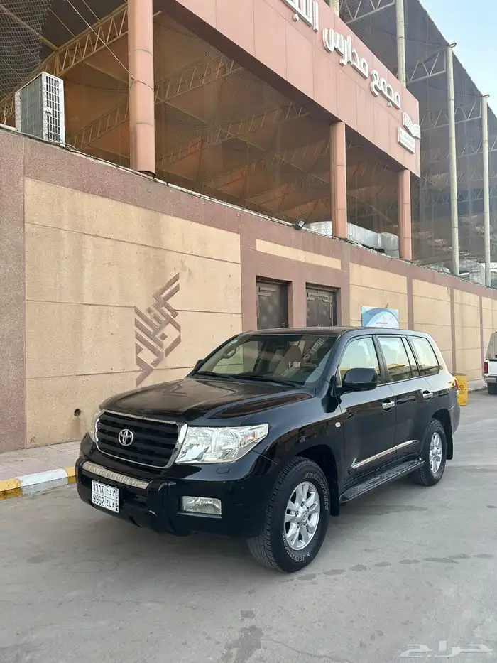 للبيع لاندكروزر 2010 6 سلندر 31