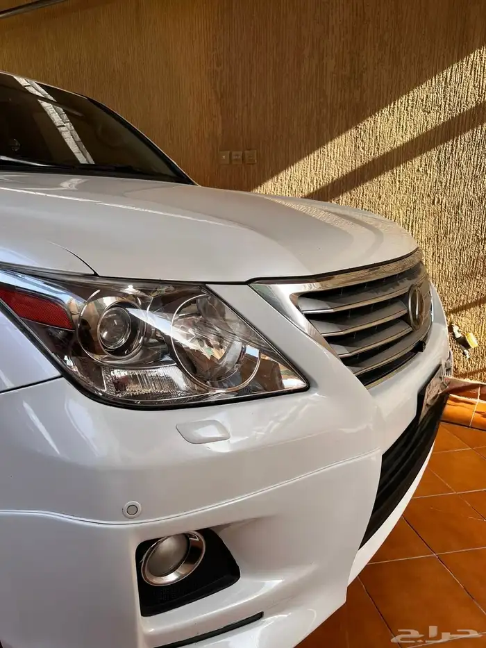 جيب لكزس سعودي فل كامل LX570 2011 1