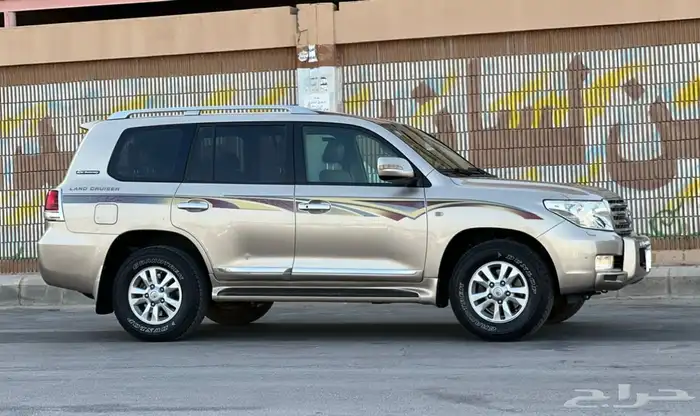 لاندكروزر GXR 2011 6V 3