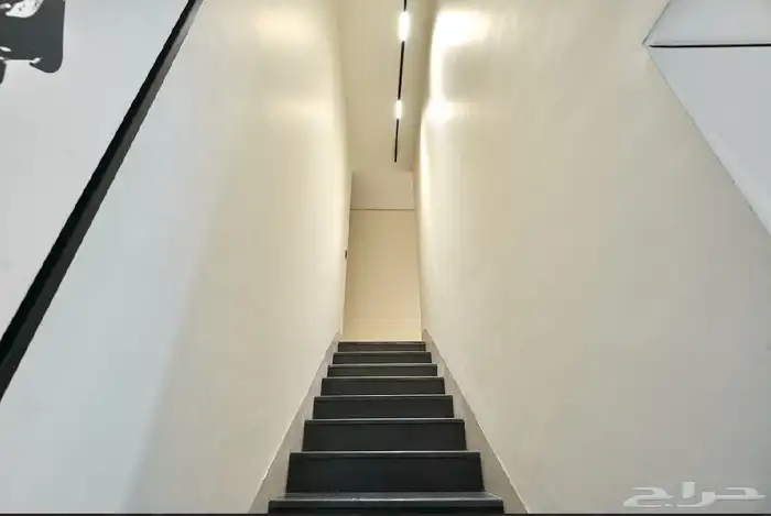 فيلا للبيع فاخره و موقع مميز 25