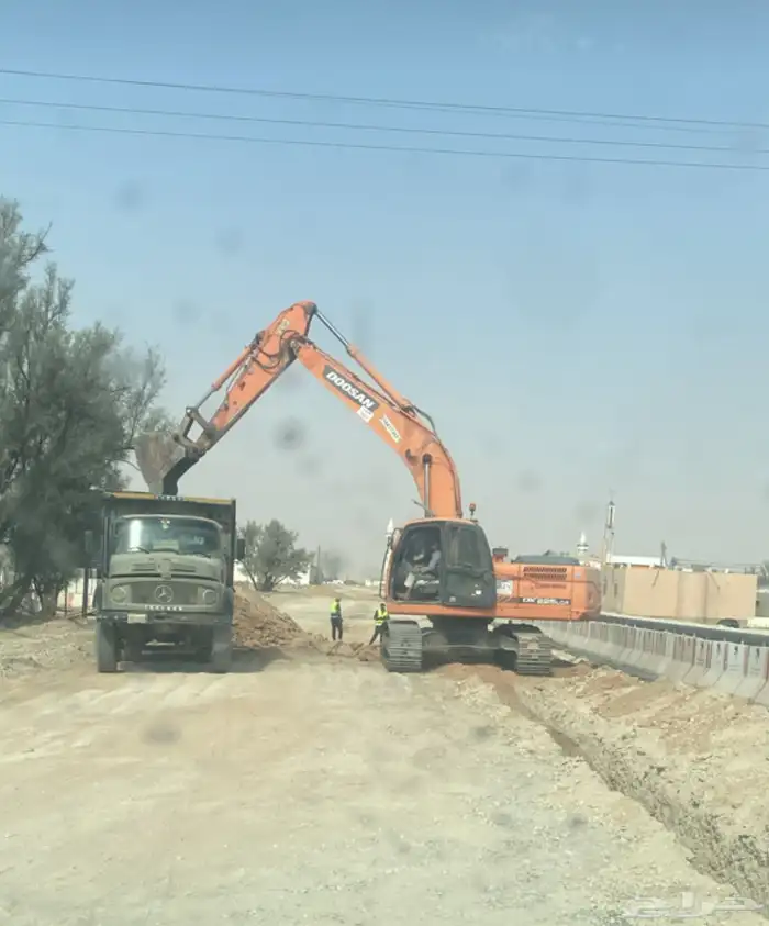 بكلين شيول للايجار حفر نخل تعقيم تسويه خزانات بركه 5