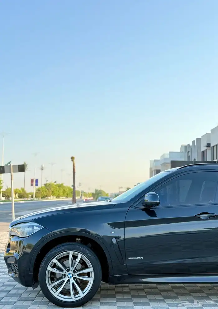 بي إم دبليو X6 موديل 2017 قمة النظافة فل كامل عليهاKIT M 4
