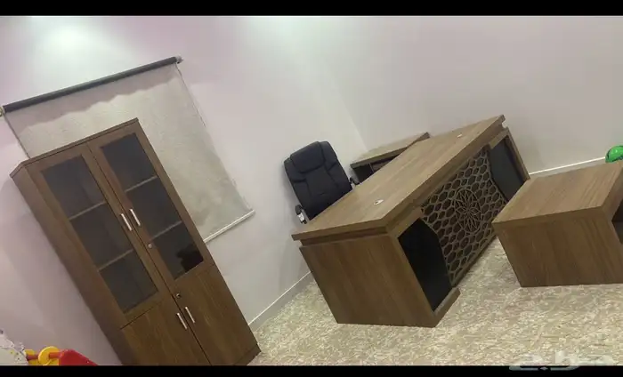 مكتب الموضح بالصوره شبه جديد تبيه في البيت تبيه او مكتب 2