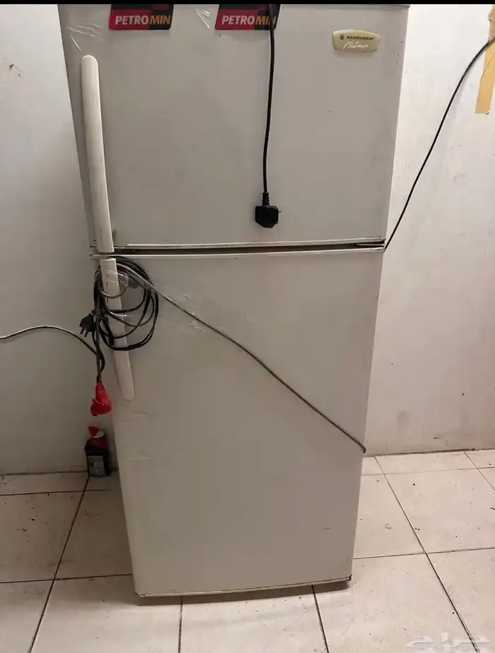 ثلاجه بحاله جيده 0