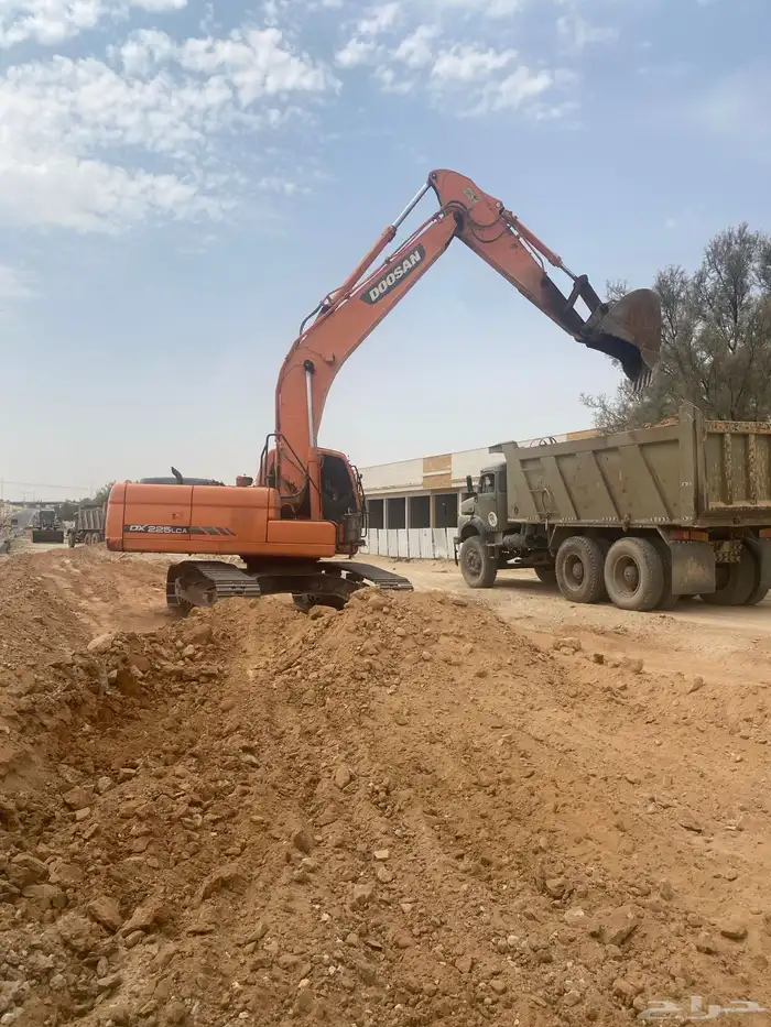 بكلين شيول للايجار حفر نخل تعقيم تسويه خزانات بركه 0