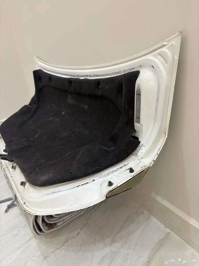 باب شنطة كورلا موديل2015 بلد نظيف ابيض لؤلؤي 11