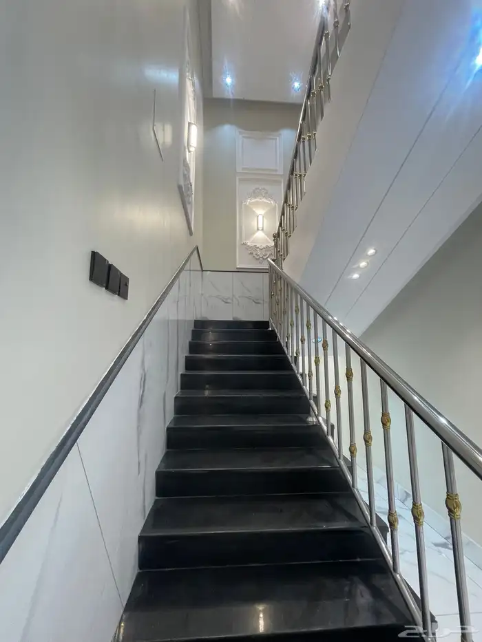 للبيع ارواف ارضيه ورواف علويه تشطيب ممتاز شمال الخميس 21