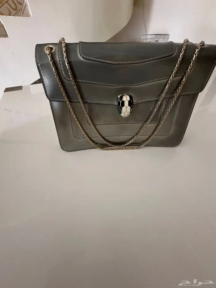 شنطه بولغاري فضي اصليه بحاله جيده 1