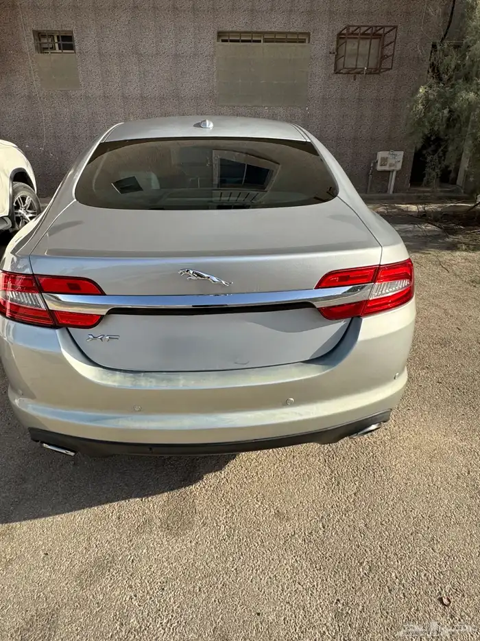 Jaguar XF-2012 10