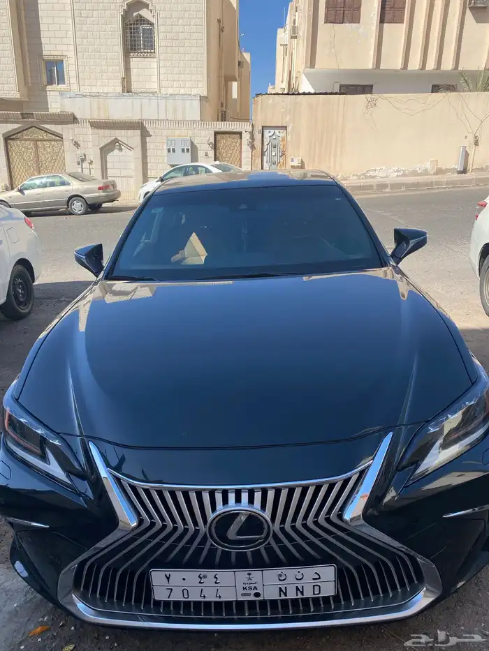 لكزس es فل كامل بانوراما 2021 ماشية 84 الف بس 1