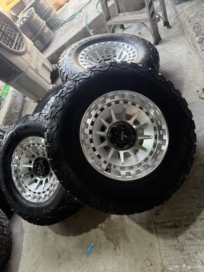 جنوط فورد F150 مع كفرات حجري نضيفه بالمره 2