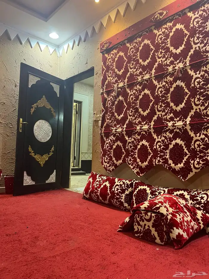 فلة درج داخلي يوجد بها 6 سبلت ومطبخ 1