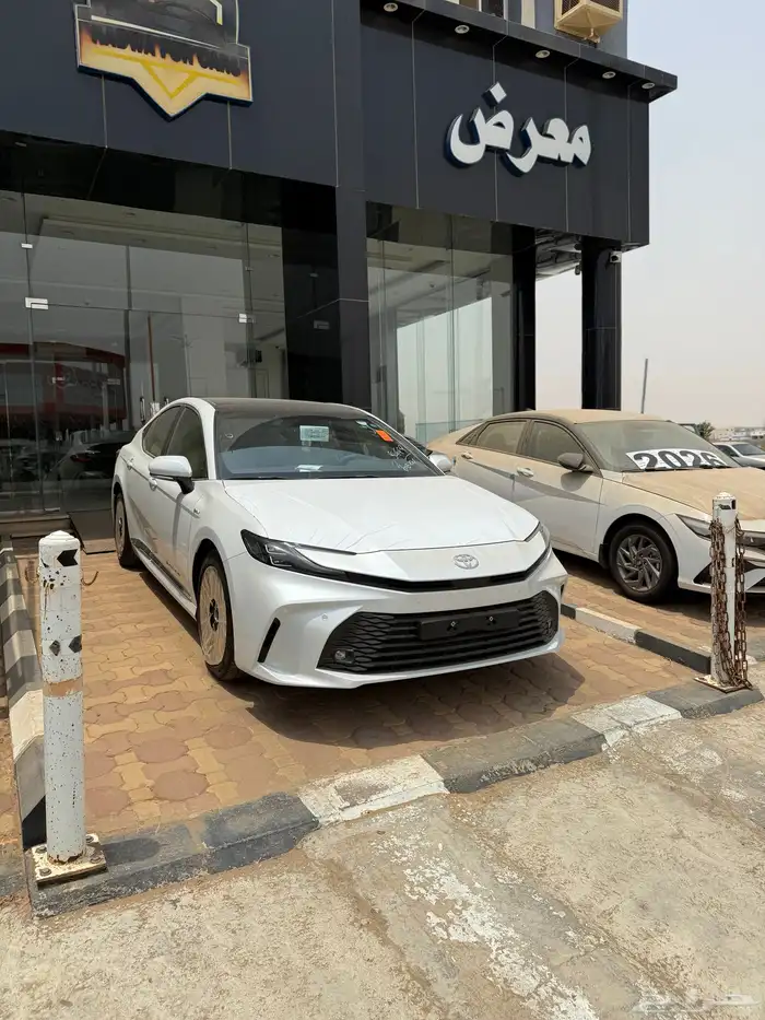 تويوتا كامري ال اي هايبرد 2025 0