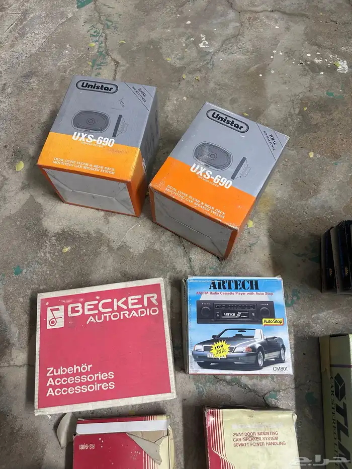 سماعات قديمة نادره وتعتبر من التراث 3