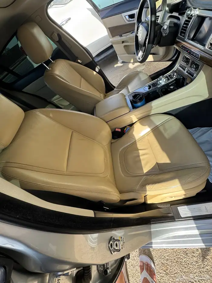 Jaguar XF-2012 31
