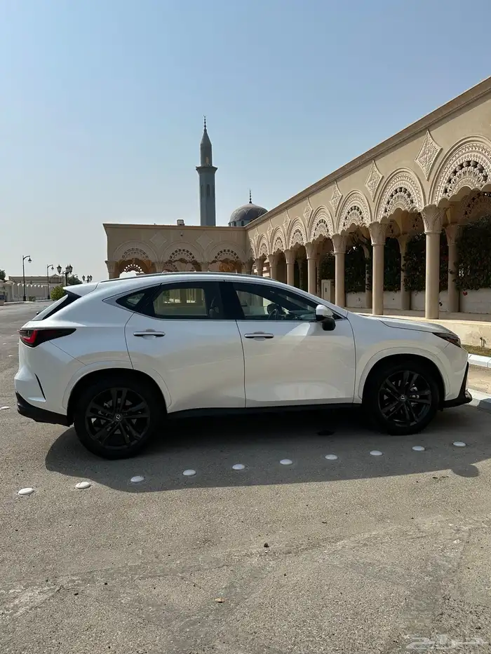 لكزس NX350 موديل 2024 نظيفة جدا -ممشى 33 ألف 3