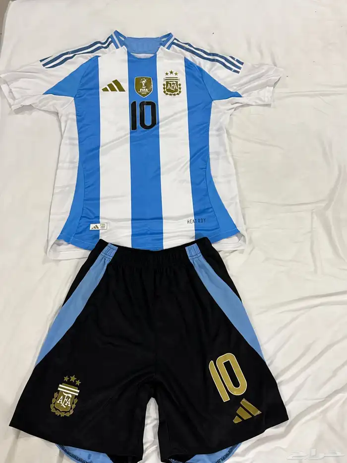 طقم الأرجنتين نسخة الكوبا 2024 بطباعة كأس العالم 2022 0