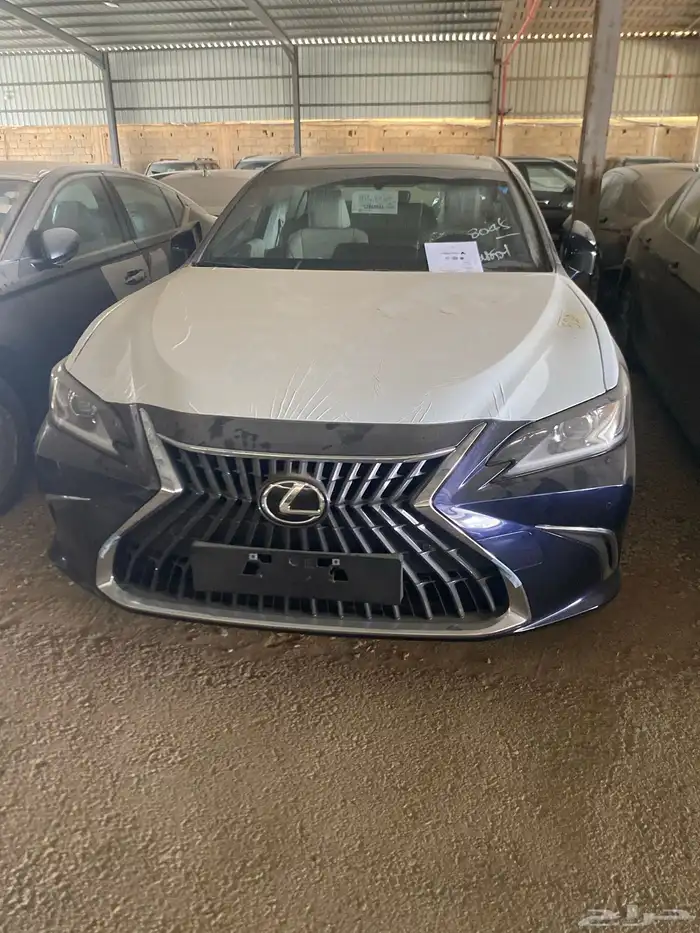ليكزس 250 كحلي داخل اوف وايت 0
