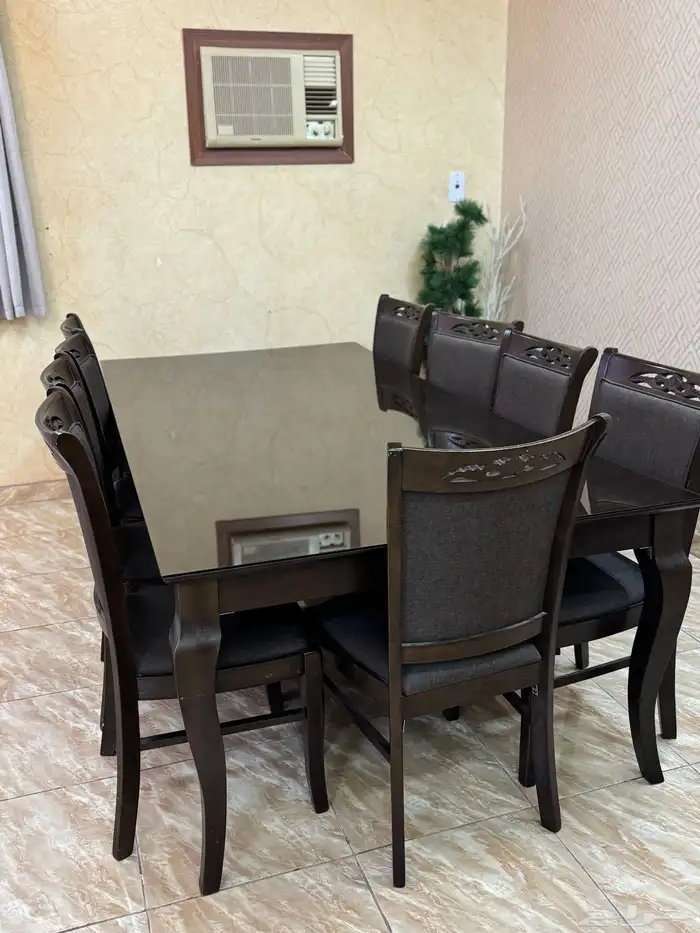 طاولة طعام مكونه من 9 كراسي 3