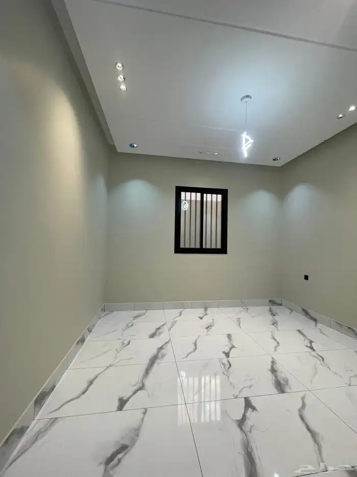 للبيع ارواف ارضيه ورواف علويه تشطيب ممتاز شمال الخميس 44