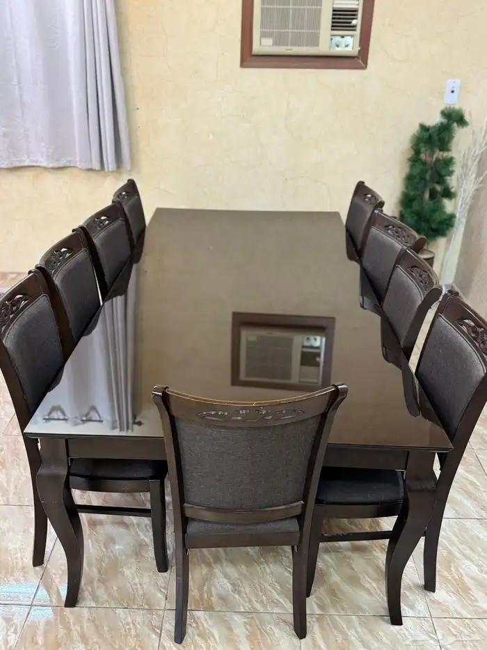 طاولة طعام مكونه من 9 كراسي 4
