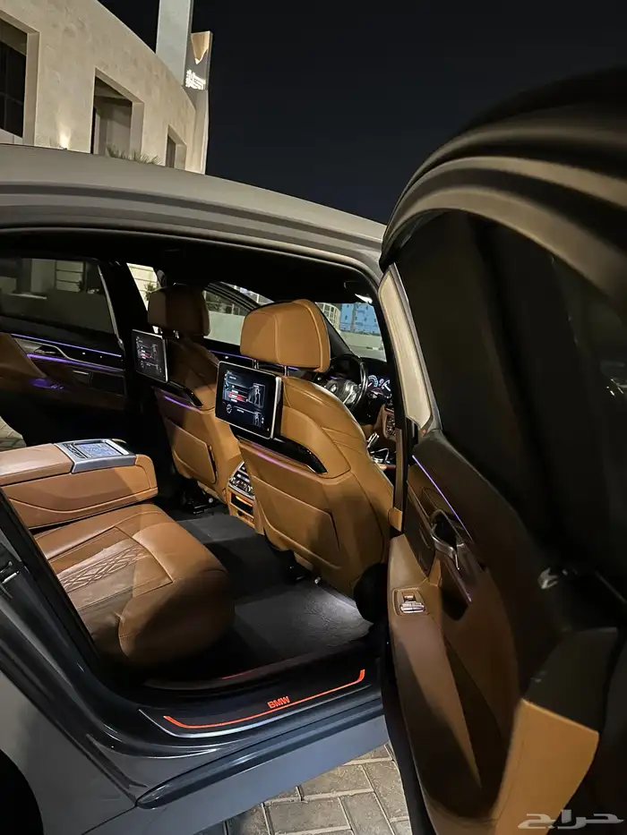 740LI BMW 2017 نظيفة جدا للبيع 10